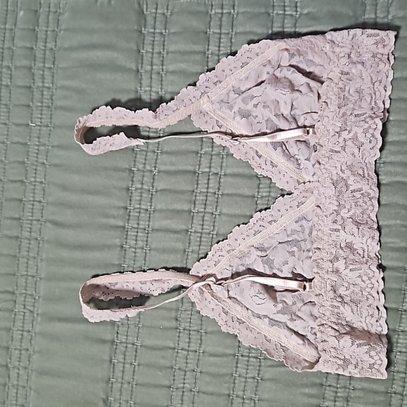 V-Neck Retro Lace Bralette - Picture 3 of 5